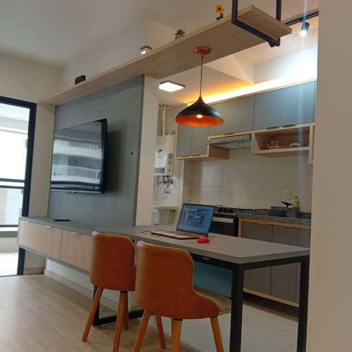 Mesa e prateleira com estilo industrial em Taubaté, SP