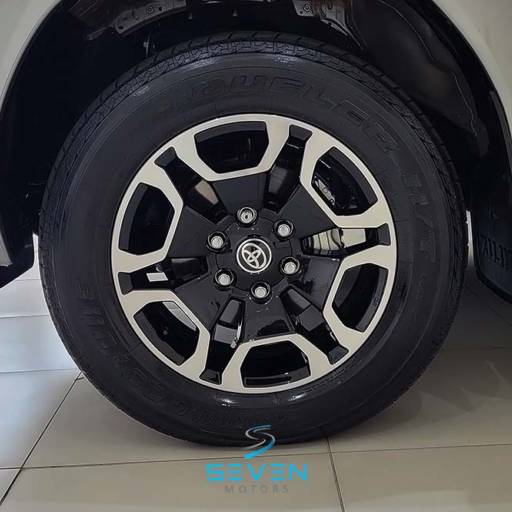 TOYOTA HILUX 2.8 16V SRV 4X4 DIESEL CABINE DUPLA AUTOMÁTICO- 2023/2024 em Botucatu, SP por Seven Motors Concessionária