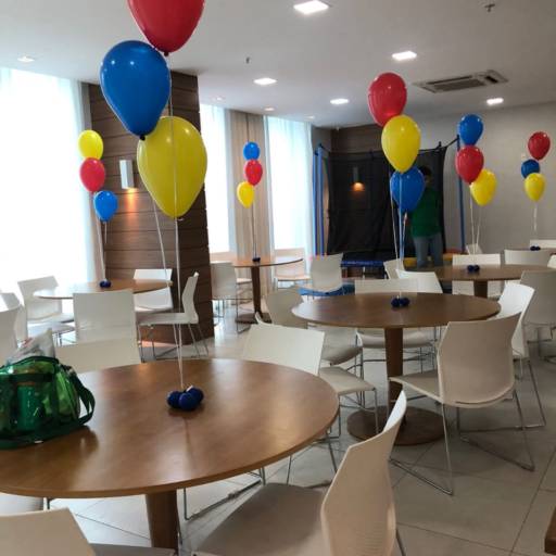 Balões de gás hélio  Balões de gás hélio