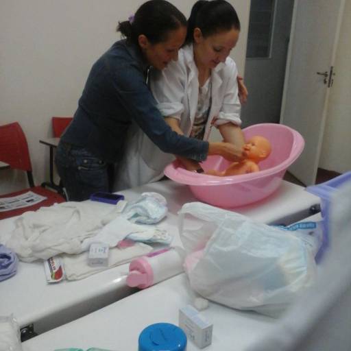 CURSO DE BABÁ E BABYSITTER por Projeta Cursos Profissionalizantes 