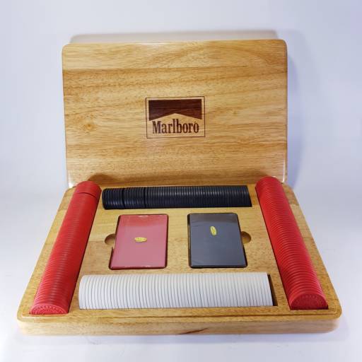 Comprar o produto de Kit de Poker Marlboro com caixa de madeira em Baralhos pela empresa Trato Feito em Bauru, SP por Solutudo