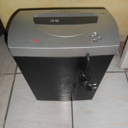 Fragmentadora de papel, de uso pessoal