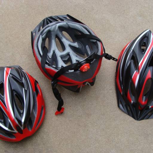 CAPACETE GRANDE PRETO FOSCO COM VERMELHO PRATA VISEIRA REGULAGEM SINALIZADOR V-102 ARGON em Bauru, SP por Two Force Bike Shop