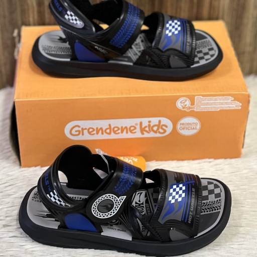 Sandália infantil Grendene + brinde