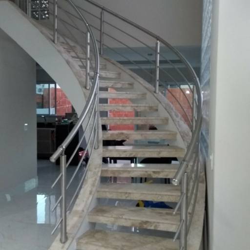Corrimão curvado em inox escovado por Serralheria Spaço Corrimão