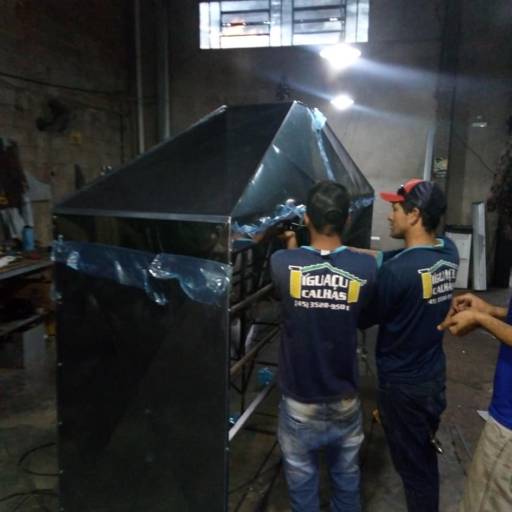 Churrasqueira de grande escala por Iguaçu Calhas