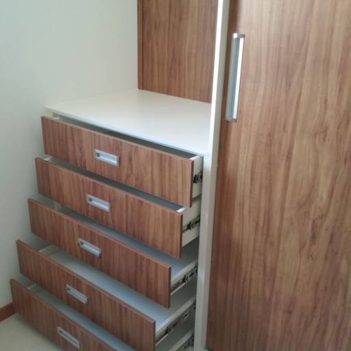 Guarda roupas Casal cor amendola rustica  por M.1 Móveis Planejados