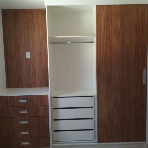 Guarda roupas Casal cor amendola rustica  por M.1 Móveis Planejados