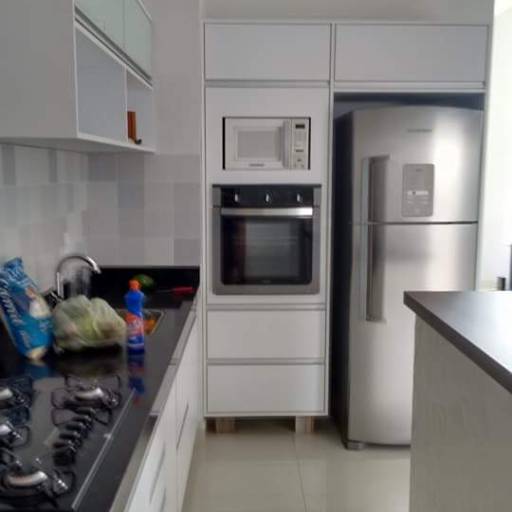 Cozinha com ilha por D'Sousa Marcenaria 