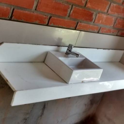 Colocação de piso  porcelanato por Empreiteira Lourenço