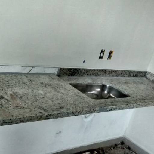Comprar o produto de Colocação de piso  porcelanato em Construção pela empresa Empreiteira Lourenço em Bauru, SP por Solutudo