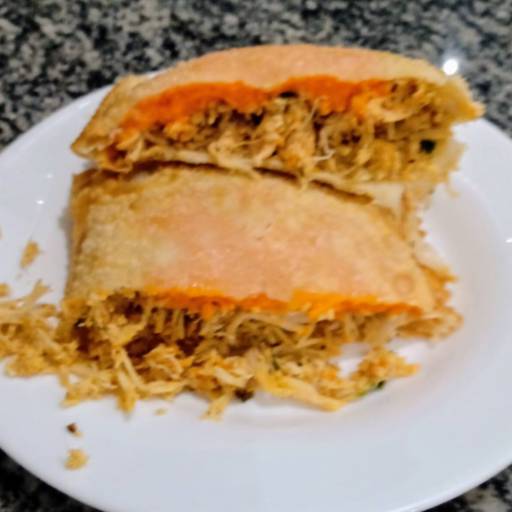 Pastel de frango com cheddar