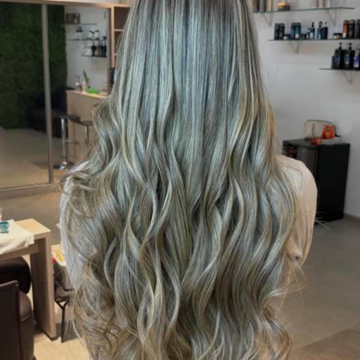 Mechas Loiras e Morena Iluminada
