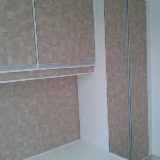 Guarda roupas com cama de casal  por M.1 Móveis Planejados