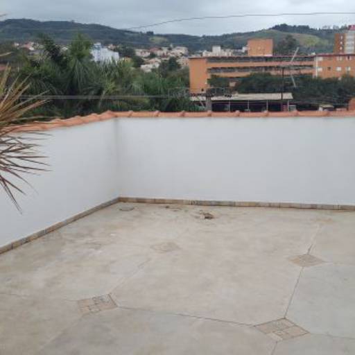 Linda casa e ampla em São Roque-SP / Código do Imóvel: 27677 por Aj Rodrigues Negocios Imobiliarios Ltda