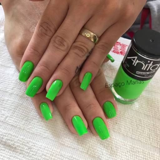 Unha esmaltação neon 