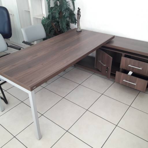 Mesa Escritório por Rozinelli Móveis para Escritório