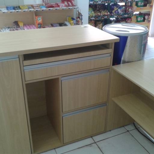 Balcão comercial com gaveta por M.1 Móveis Planejados