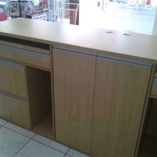 Balcão comercial com gaveta por M.1 Móveis Planejados