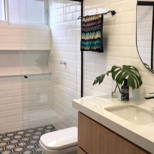 Box de correr estrutura preta