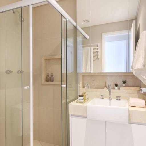 Box de canto em "L" estrutura branca e vidro incolor 8mm