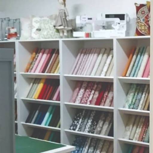 Armário Prateleiras Inclinadas  em Bauru, SP por Móveis Fábrica de Sonhos Bauru