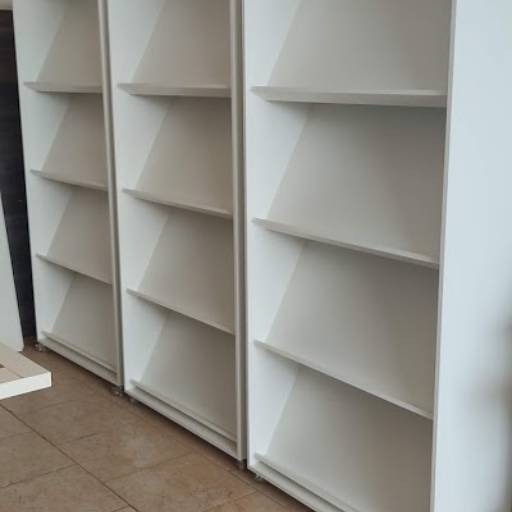 Armário Prateleiras Inclinadas  em Bauru, SP por Móveis Fábrica de Sonhos Bauru