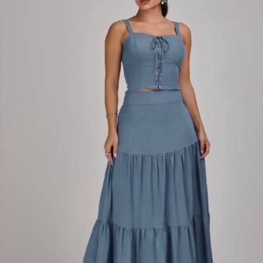 Conjunto de saia é uma combinação versátil e elegante que pode ser usada em uma variedade de ocasiões.