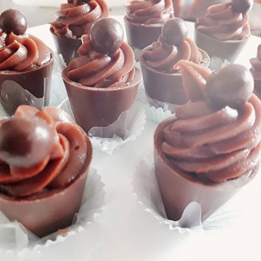 Comprar o produto de Copinho de chocolate com brigadeiro  em A Classificar pela empresa Docerrê Massas Finas em Bauru, SP por Solutudo