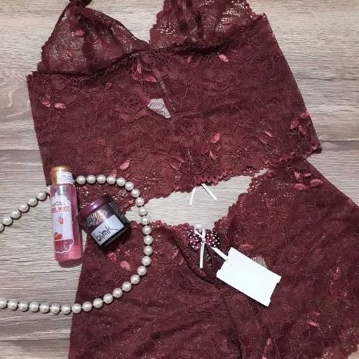 Conjuntinho em renda