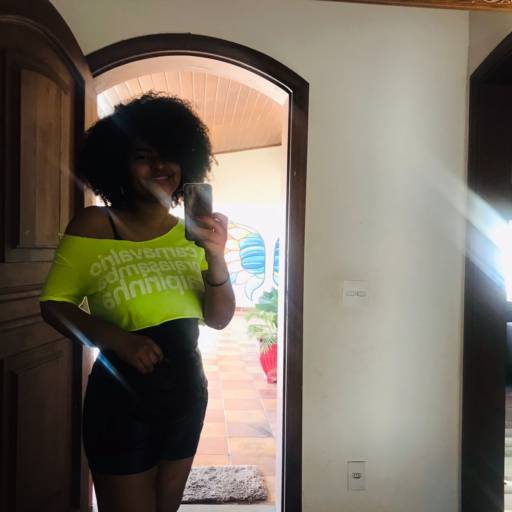 Olá, sejam bem vindos, me chamo Carol, eu sou massoterapeuta.