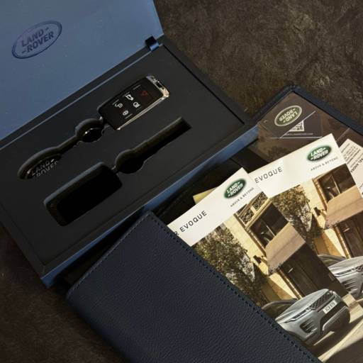 LAND ROVER EVOQUE P300 MHEV HSE R-DYNAMIC 2.0  em Foz do Iguaçu, PR por M7 Exclusive 