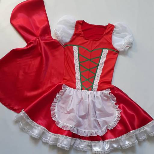 1303 - Menina da capa vermelha adulto (tamanho 40) em Tietê, SP por Fantasia & Folia