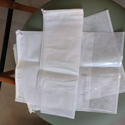 kit saquinho liso tnt para calçado