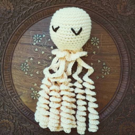 Polvo Amarelo Amigurumi (naninha) por Artesanato da Claudinha 