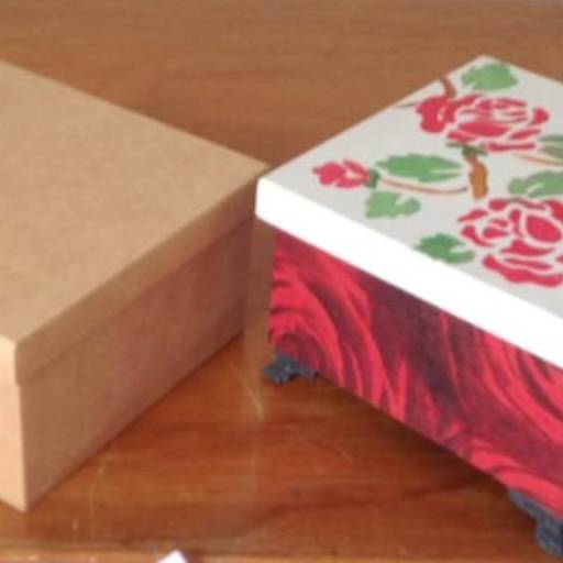 Caixa de Presente por Arte Perfeita Artesanatos