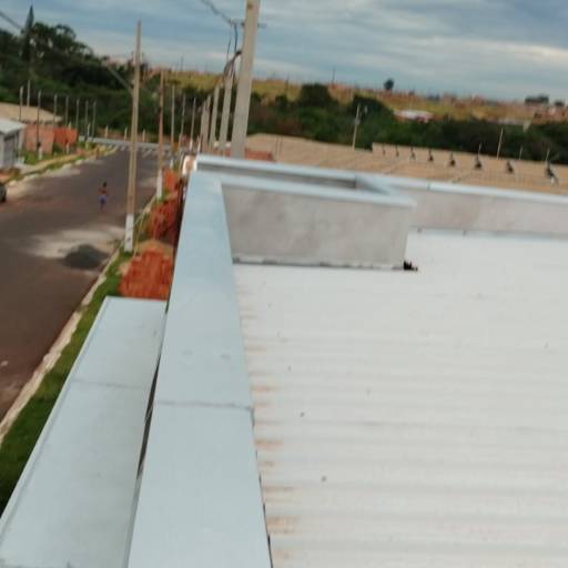 Pingadeiras sob medida com proteção e estilo em Assis, SP por Souza Calhas Pingadeiras sob medida com proteção e estilo em Assis, SP por Souza Calhas