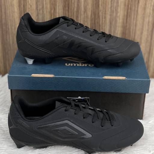 Chuteira Campo Umbro em Uberlândia, MG por Lojas Dom Flavittos