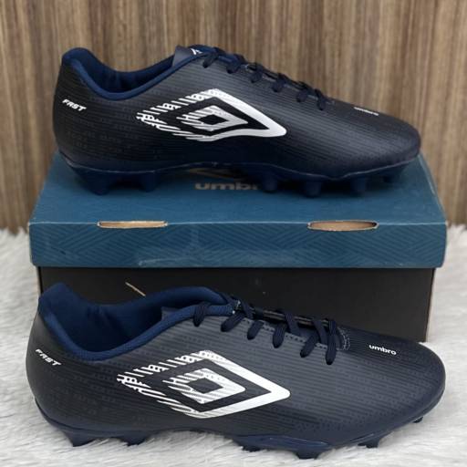 Chuteira adulta Umbro Campo em Uberlândia, MG por Lojas Dom Flavittos