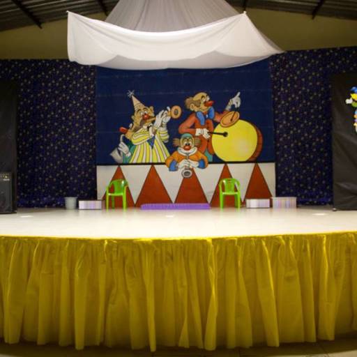 Teatro "Um Circo Diferente" por Infantilândia Pee Wee