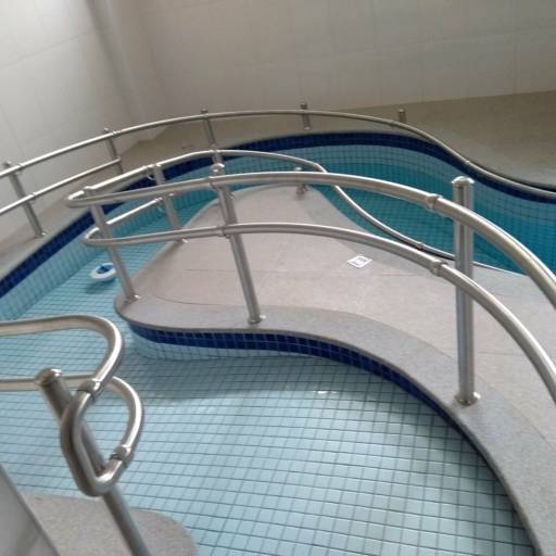 Corrimão para piscina por Serralheria Spaço Corrimão