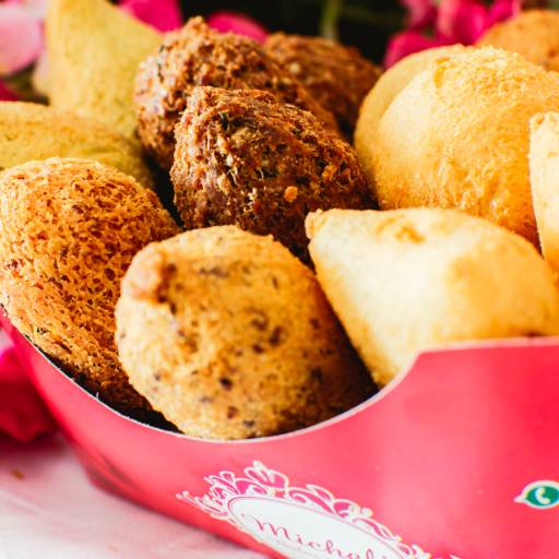 Salgados fritos tradicionais. em Boituva, SP por Micheli Bolos e Buffet