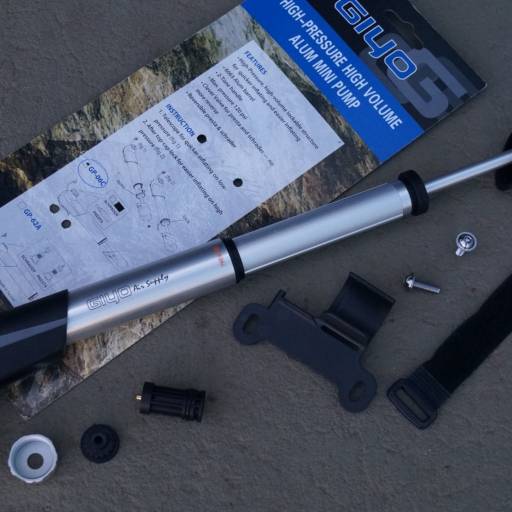 BOMBA DE MAO REVERSO ALUMINIO SUPORTE TELESCOPIO GP06C GIYO em Bauru, SP por Two Force Bike Shop