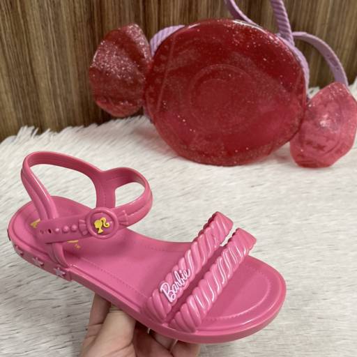 Sandália infantil Grendene + brinde