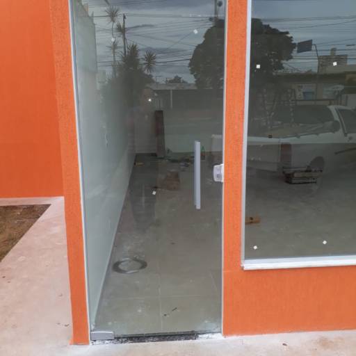 Porta de abrir por B.A Vidros