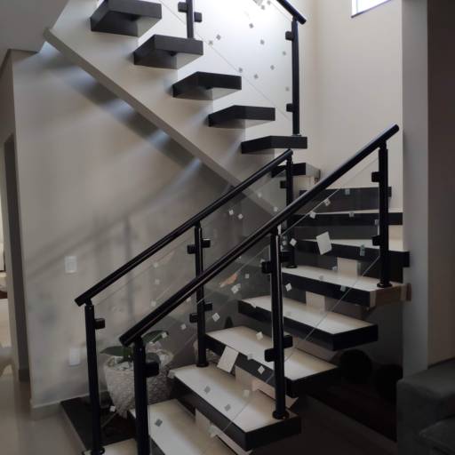 Escadas em Botucatu, SP por ProframeGlass Projetos em Esquadrias e vidros