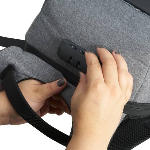 02096 Mochila de Poliéster Anti-Furto USB com Segredo em São José do Rio Preto, SP por Public Gráfica e Brindes