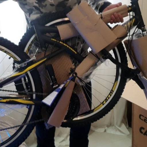 Montagem de bicicletas novas em Campinas, SP