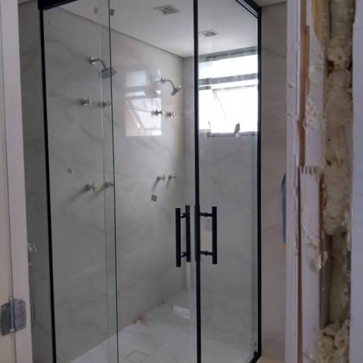 Box de Correr para Banheiro por Red Glass Comércio de Vidros Temperados e Espelhos em Atibaia