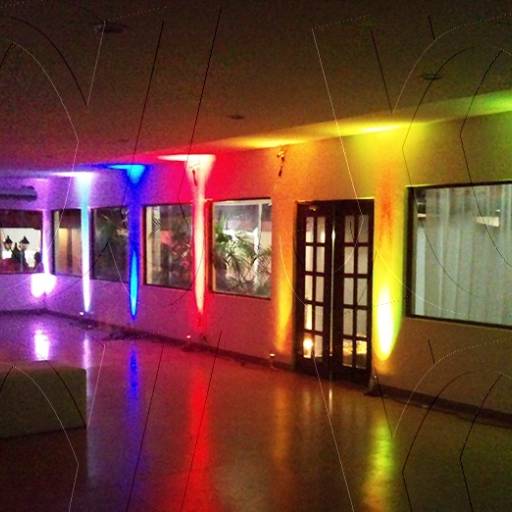 Refletor RGB com controle 30w por Grupo Alfa